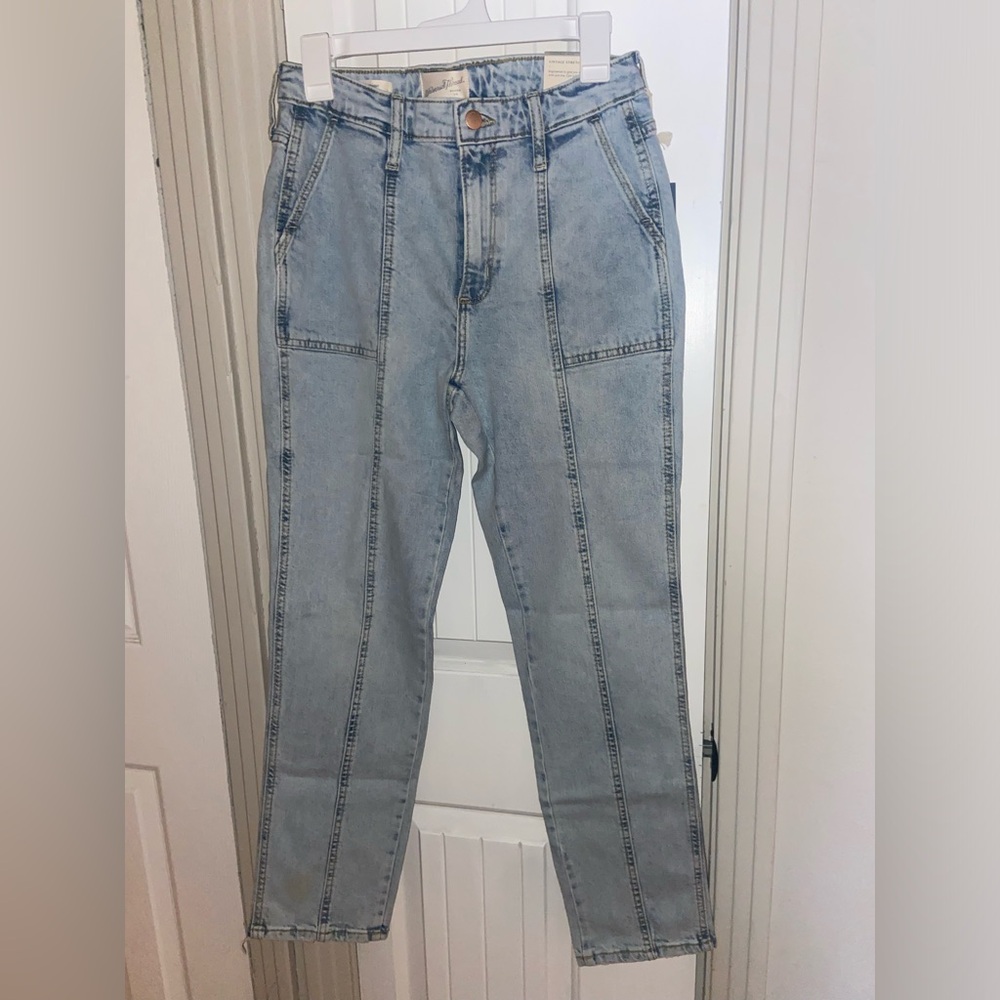 Universal Thread high-rise slim straight jeans. Size 6.